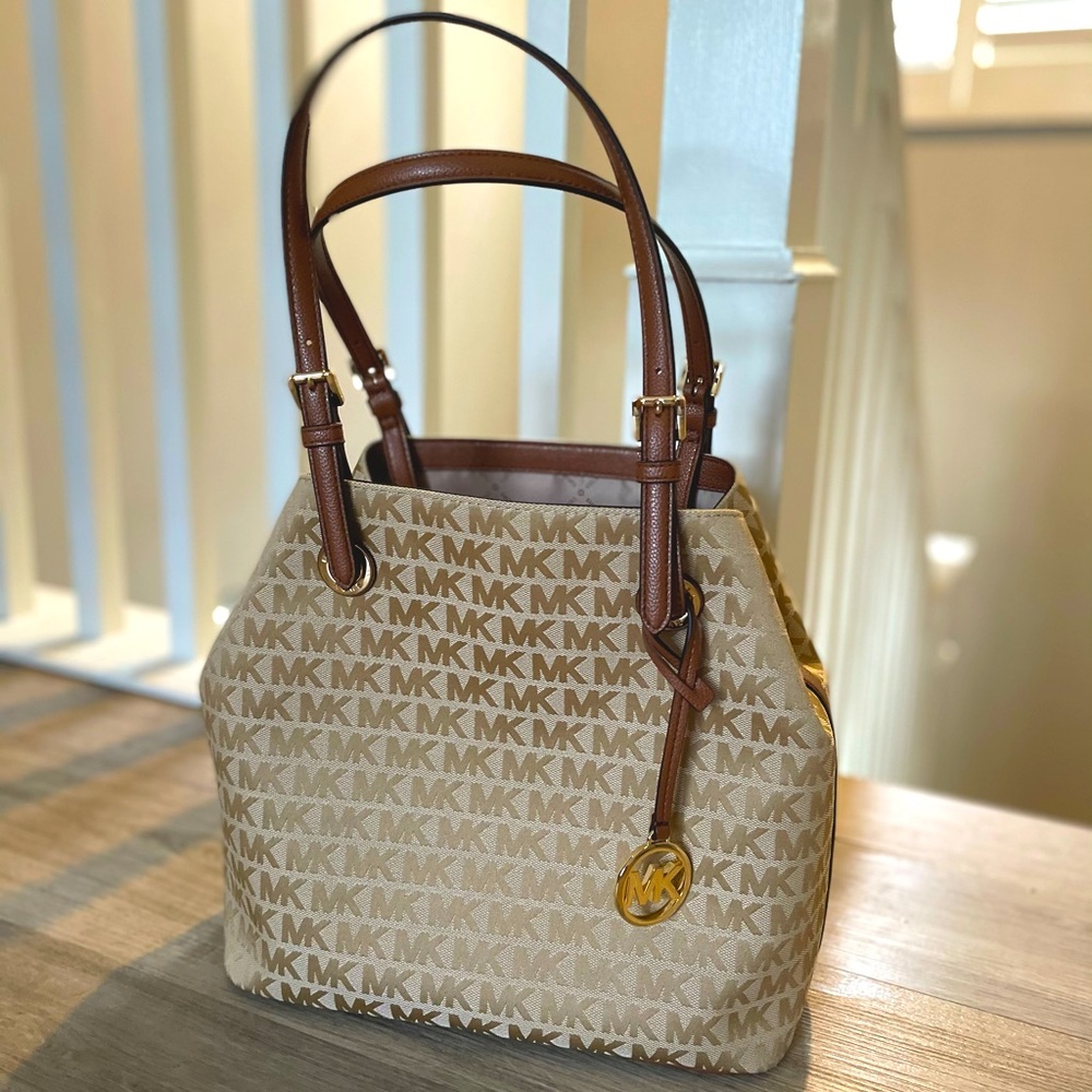 Michael Kors Jet Set Grab Bag Tote